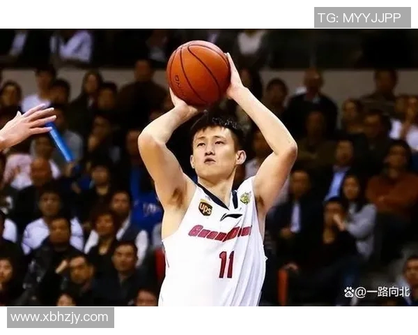 周鹏：从篮球场上的拼搏者到生活中的榜样，展现不屈精神与团队力量