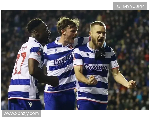 布莱克普与雷丁的激烈对决揭示英冠争夺战的最新动态与战术分析