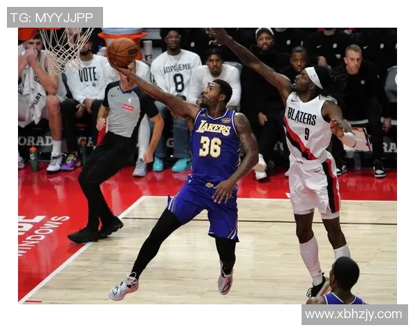 开拓者与休斯敦火箭激战正酣谁能在NBA赛场上笑到最后