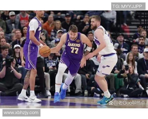 湖人对阵爵士的精彩对决回顾与赛后分析 湖人对阵爵士的精彩对决回顾与赛后分析